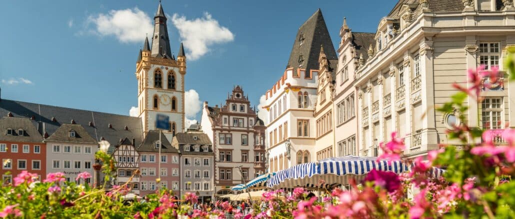 Blumenmeer vor dem Hauptmarkt in Trier © Dominik Ketz | Rheinland-Pfalz Tourismus GmbH